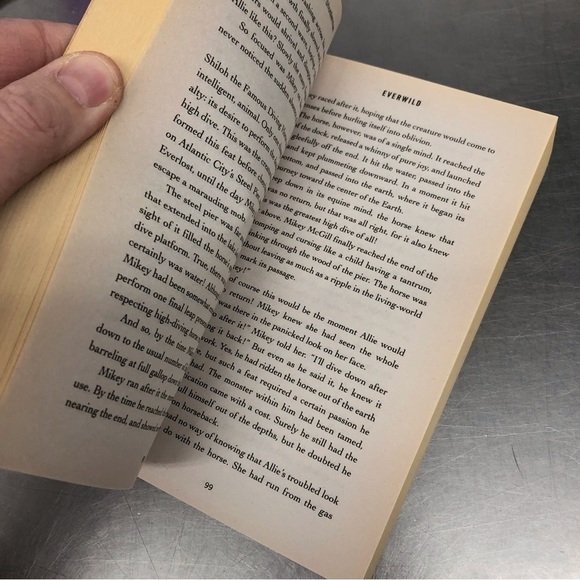 The Skinjacker Trilogy: Book 2 Everwild by: Neal Shusterman, paperback book - Picture 4 of 6